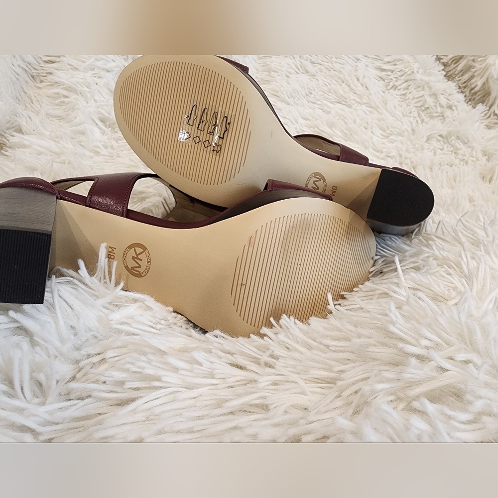 Michael Kors NWOB Berkley T-Strap Platform Dress Sandals. Wine/burgundy - Picture 9 of 9